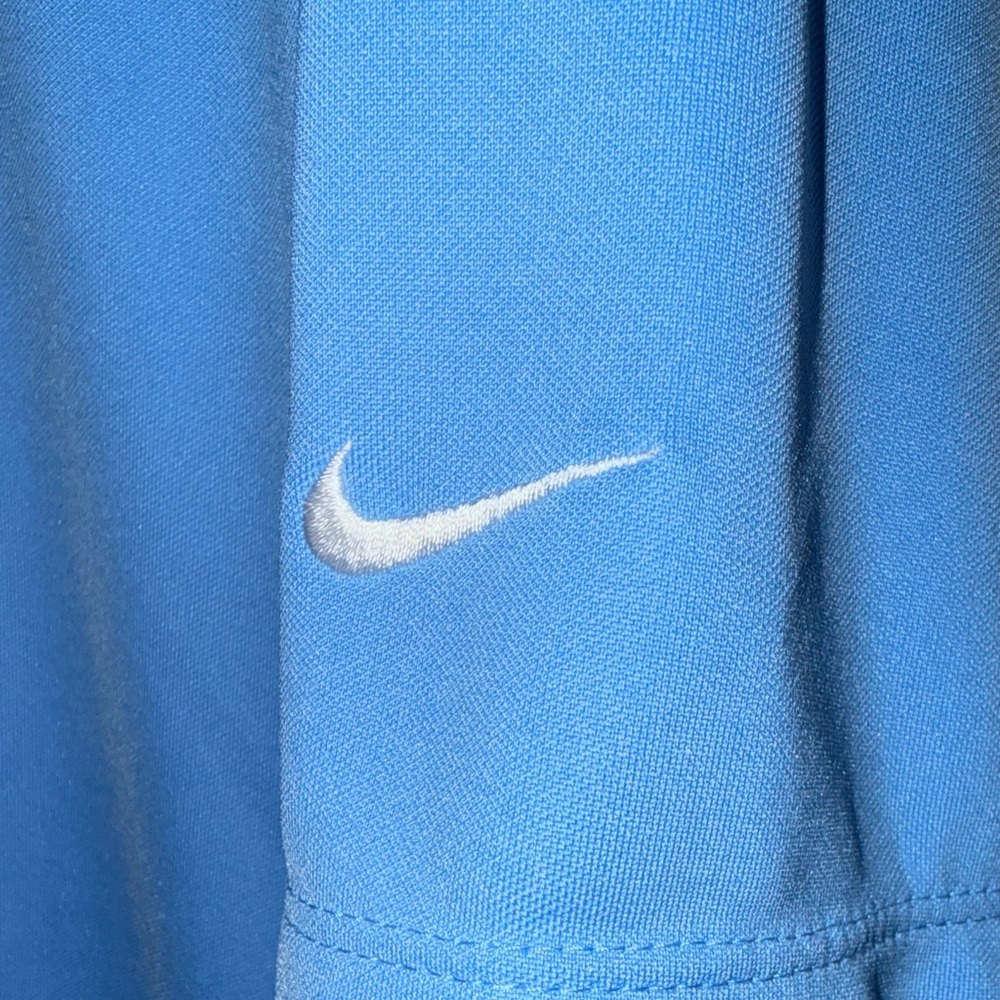 Nike Men's UNC Chapel Hill Finley Golf Course Carolina Blue Polo Shirt - Picture 4 of 5